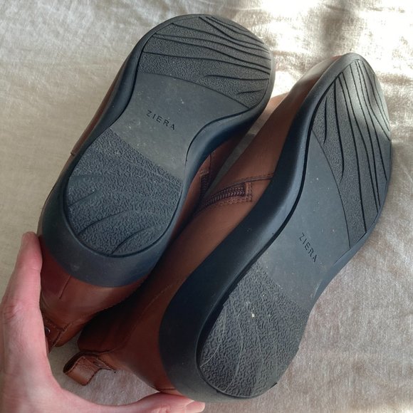 Ziera Shoes, Shanghai Chelsea Boot, Camel Leather, Size 41 (US10) - Picture 3 of 5